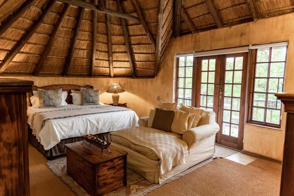 Honeymoon Double Room | Minibar, in-room safe, individually furnished, desk