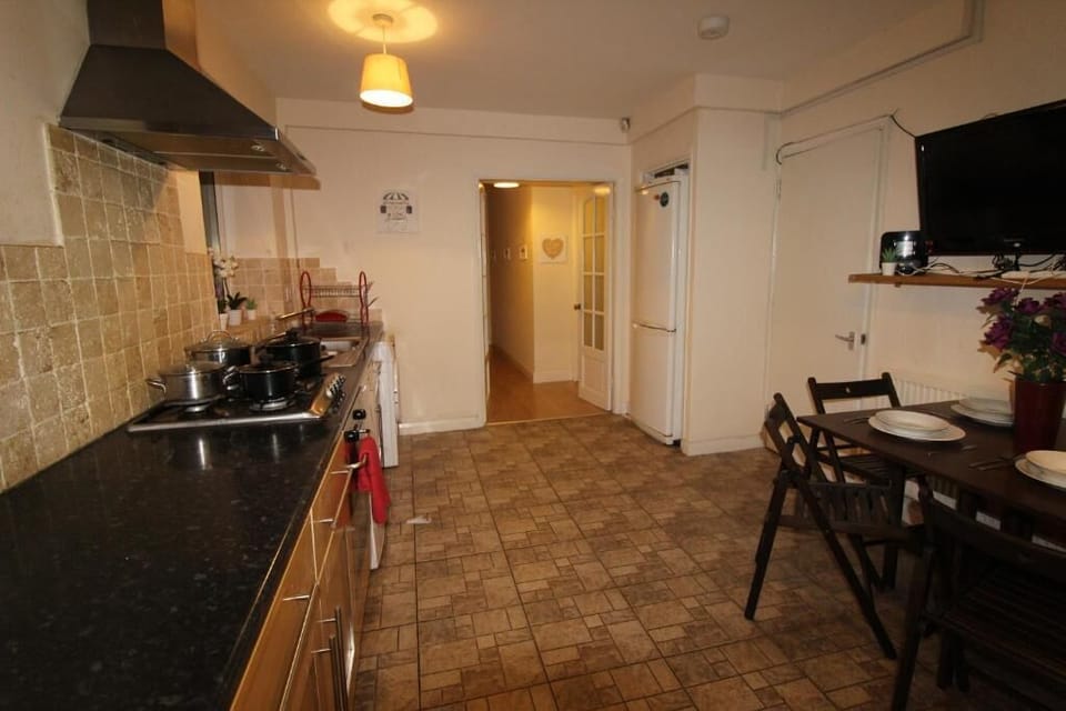 Fridge, microwave, stovetop, electric kettle