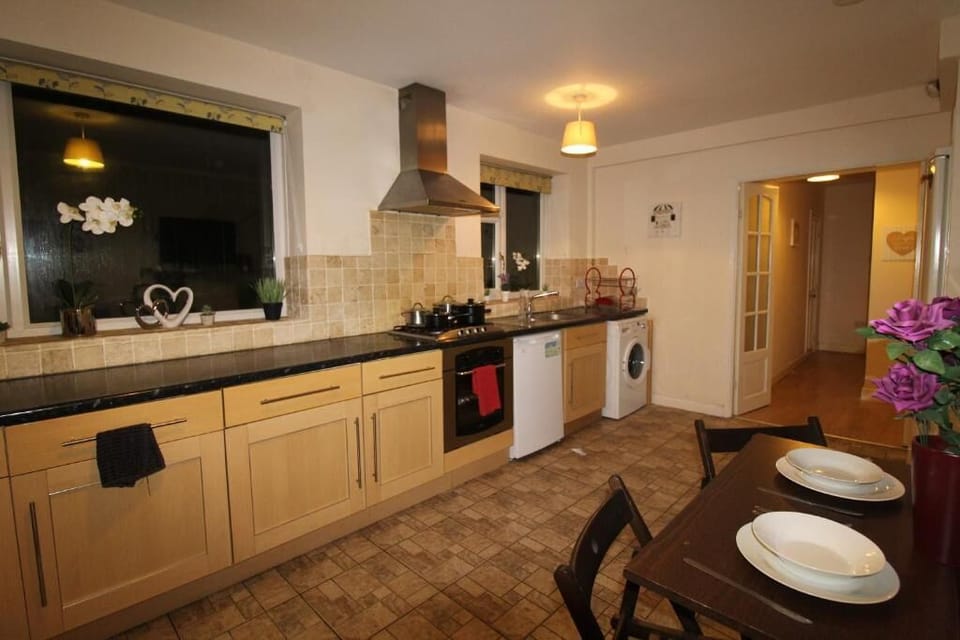 Fridge, microwave, stovetop, electric kettle