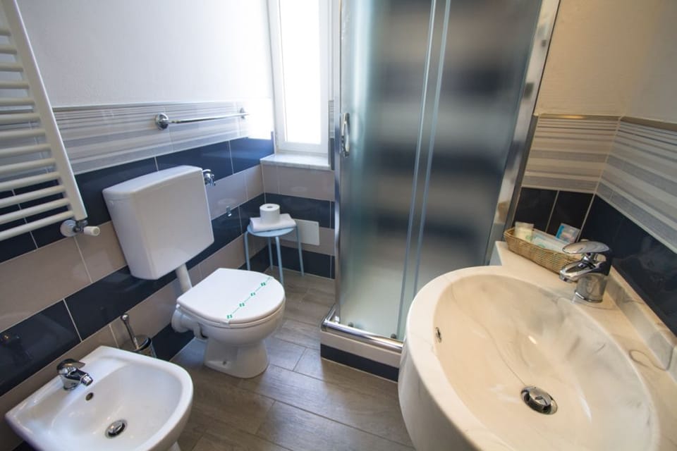 Shower, free toiletries, hair dryer, towels