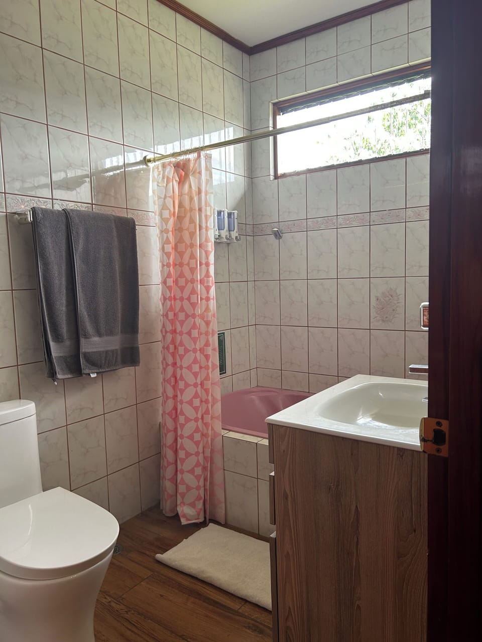 Casa Familiar la Tortuga Bed and Breakfast in Heredia Province