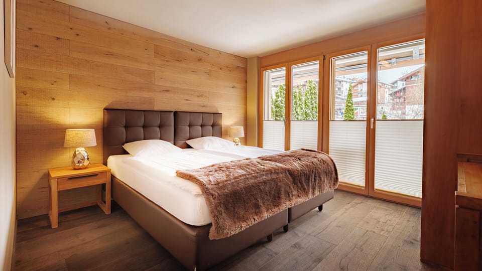 Luce 4 - Three-Bedroom Apartment (1st floor) | Select Comfort beds, desk, soundproofing, cribs (free)