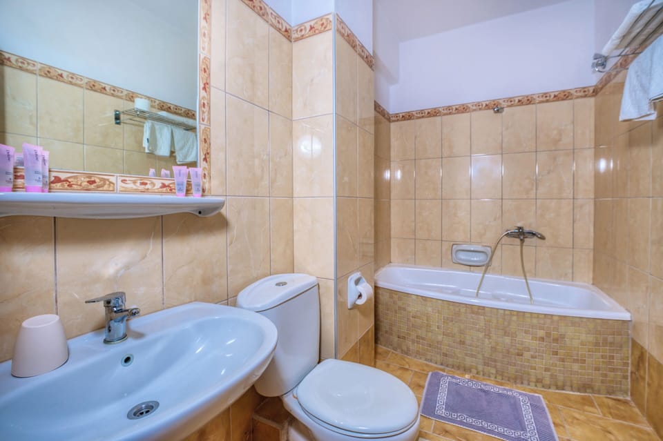 Double or Twin Room | Bathroom | Free toiletries, hair dryer, towels