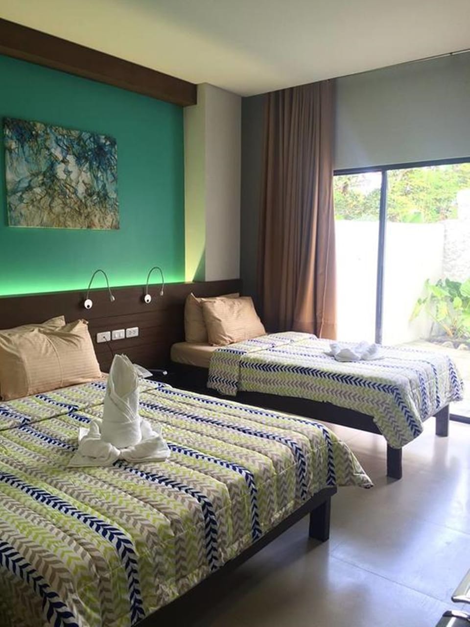 VIP Room 2 | Desk, laptop workspace, iron/ironing board, WiFi