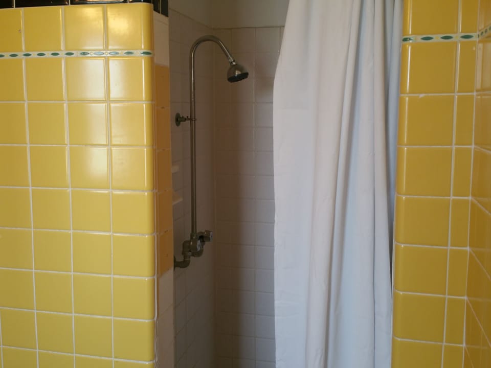 Basic Room, 1 Double Bed, Non Smoking | Bathroom | Free toiletries, towels, soap, toilet paper