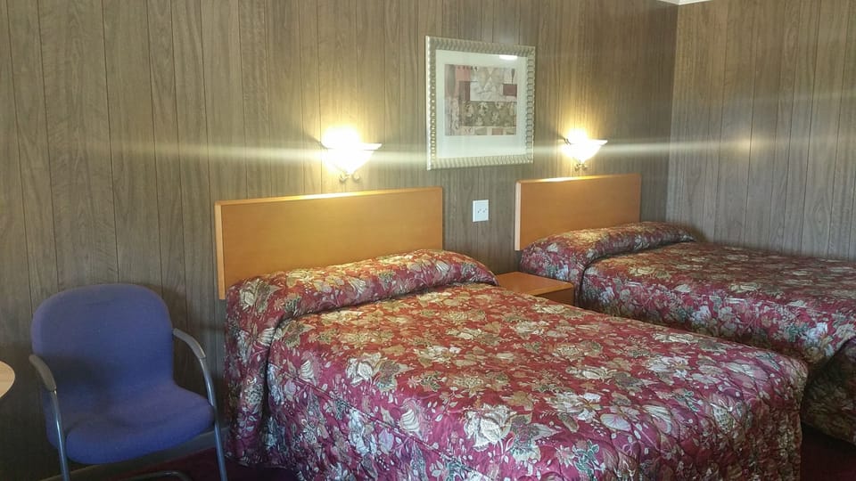 Basic Double Room, 2 Double Beds | Living area | 32-inch LED TV with digital channels, TV, streaming services