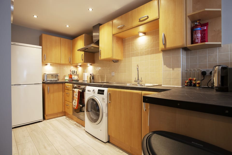 Apartment | Private kitchen | Coffee/tea maker, full-size fridge, microwave, oven
