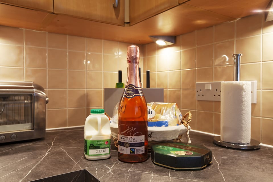 Apartment | Private kitchen | Coffee/tea maker, full-size fridge, microwave, oven