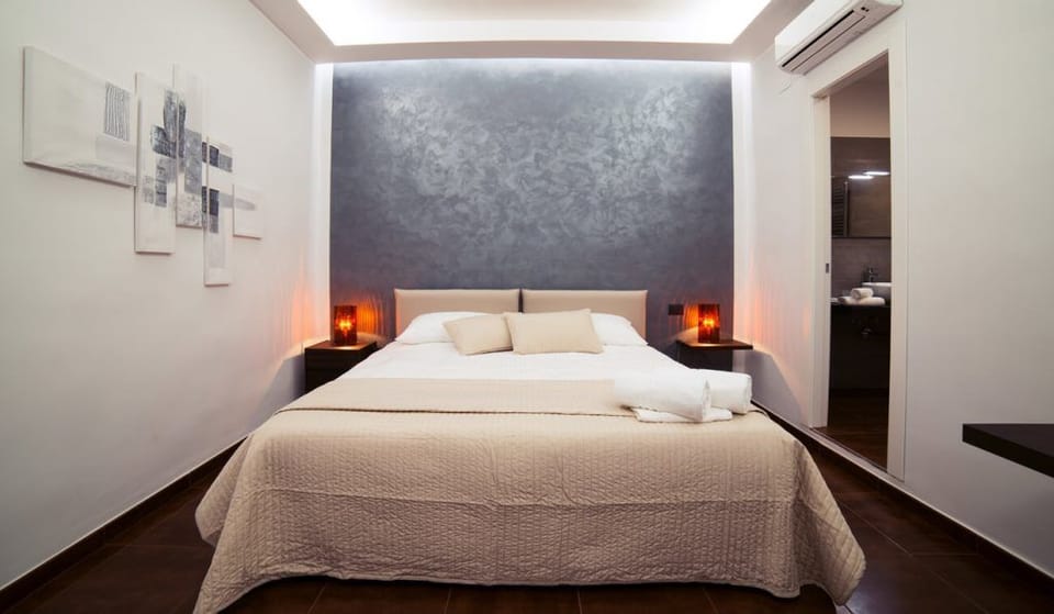 Classic Double or Twin Room, Private Bathroom | 1 bedroom, minibar, desk, laptop workspace
