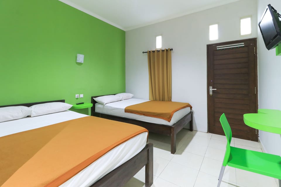 Standard Twin Room | Desk, free WiFi, bed sheets
