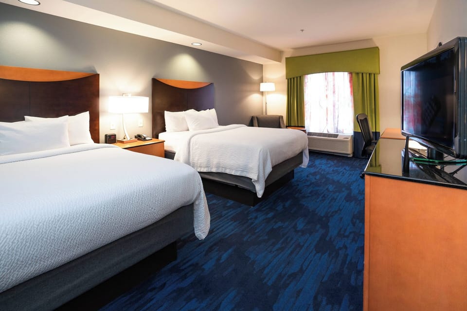 In-room safe, iron/ironing board, travel crib, free WiFi