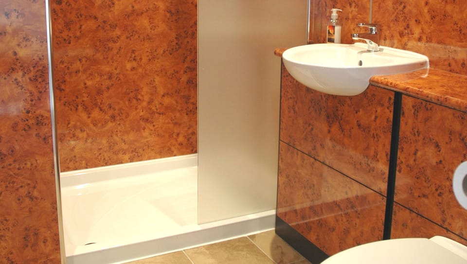 Room, 1 Double Bed, Non Smoking, Balcony | Bathroom | Shower, free toiletries, towels