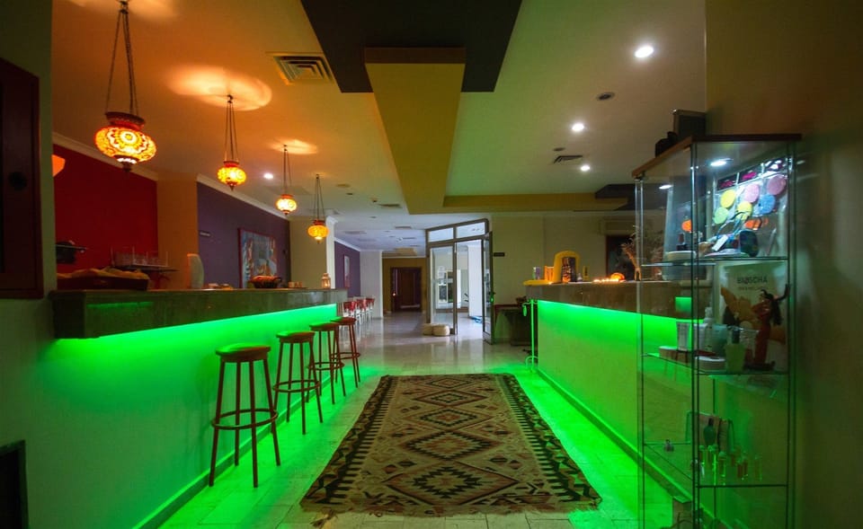 Sauna, hot tub, Turkish bath, body treatments, massage/treatment rooms