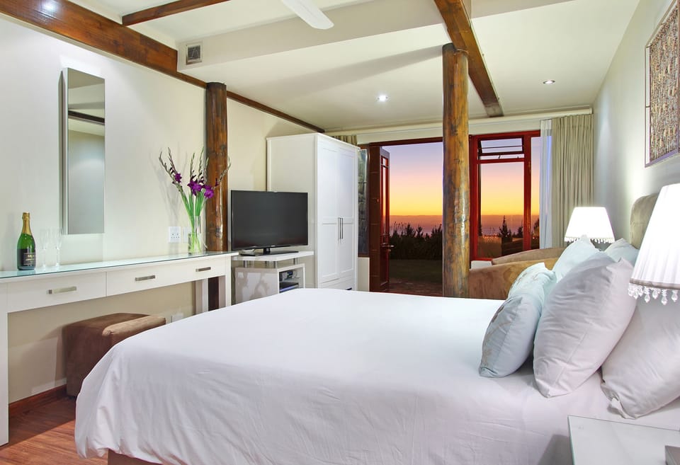 B&B Room | Egyptian cotton sheets, premium bedding, Tempur-Pedic beds, in-room safe