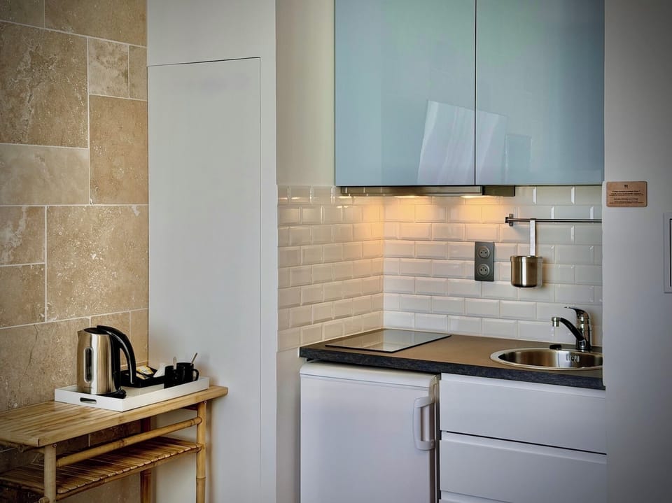 Accessible Double Room (Ground Floor) | Private kitchen | Fridge, microwave, stovetop, coffee/tea maker