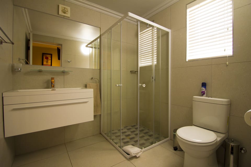 Superior Room, 1 Bedroom | Bathroom | Shower, free toiletries, hair dryer, towels