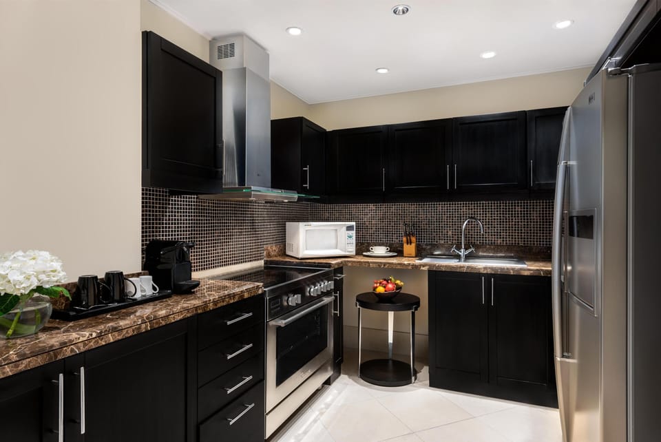 Two Bedroom Royal Suite, Evening Drinks & Canapes Section | Room amenity