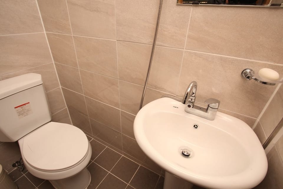 Kukhwa | Bathroom | Shower, designer toiletries, hair dryer, heated floors