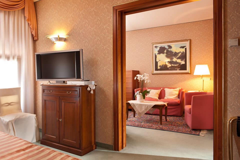 Junior Suite | Living area | 32-inch flat-screen TV with satellite channels, TV, first-run movies