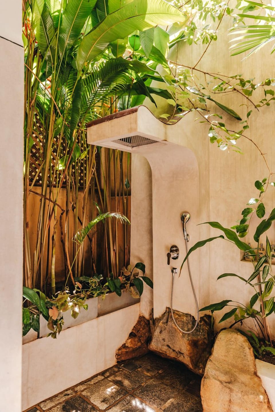 Classic Double Room | Bathroom | Shower, rainfall showerhead, free toiletries, hair dryer