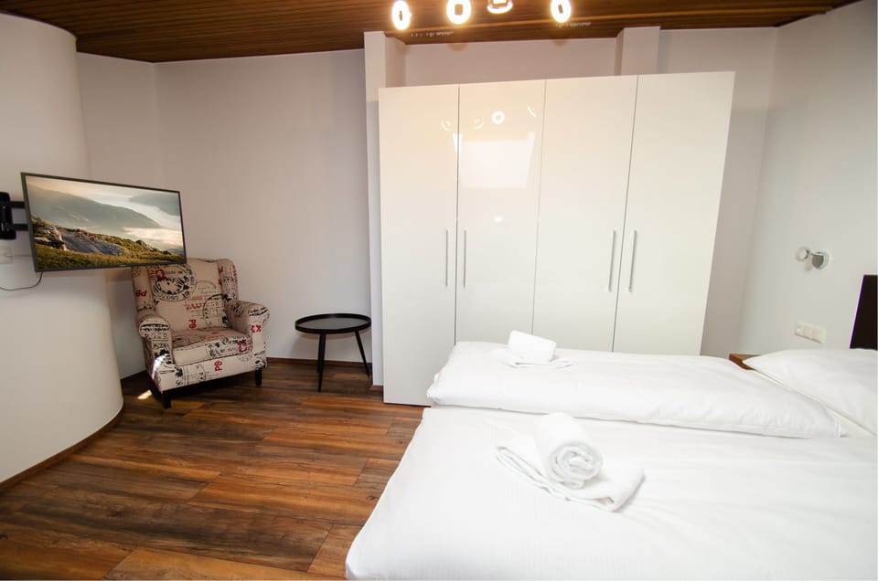 Penthouse 81 Kaprun | Iron/ironing board, cribs (surcharge), WiFi (free), bed sheets