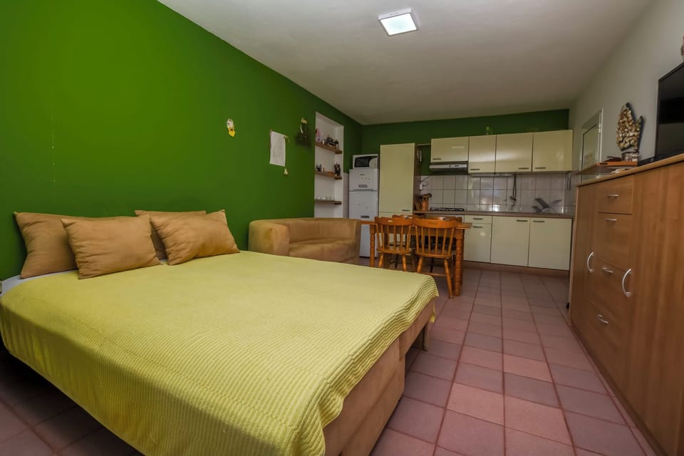Studio (A4) | 3 bedrooms, free WiFi