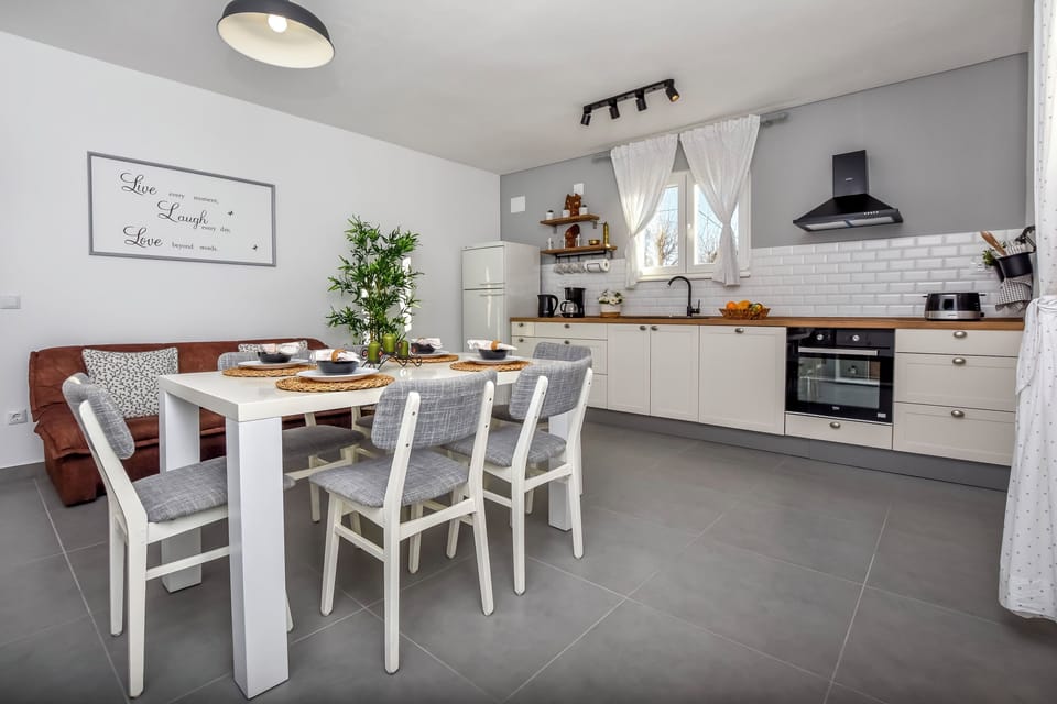 Apartment (A1) | Private kitchen | Fridge, oven, stovetop, dishwasher