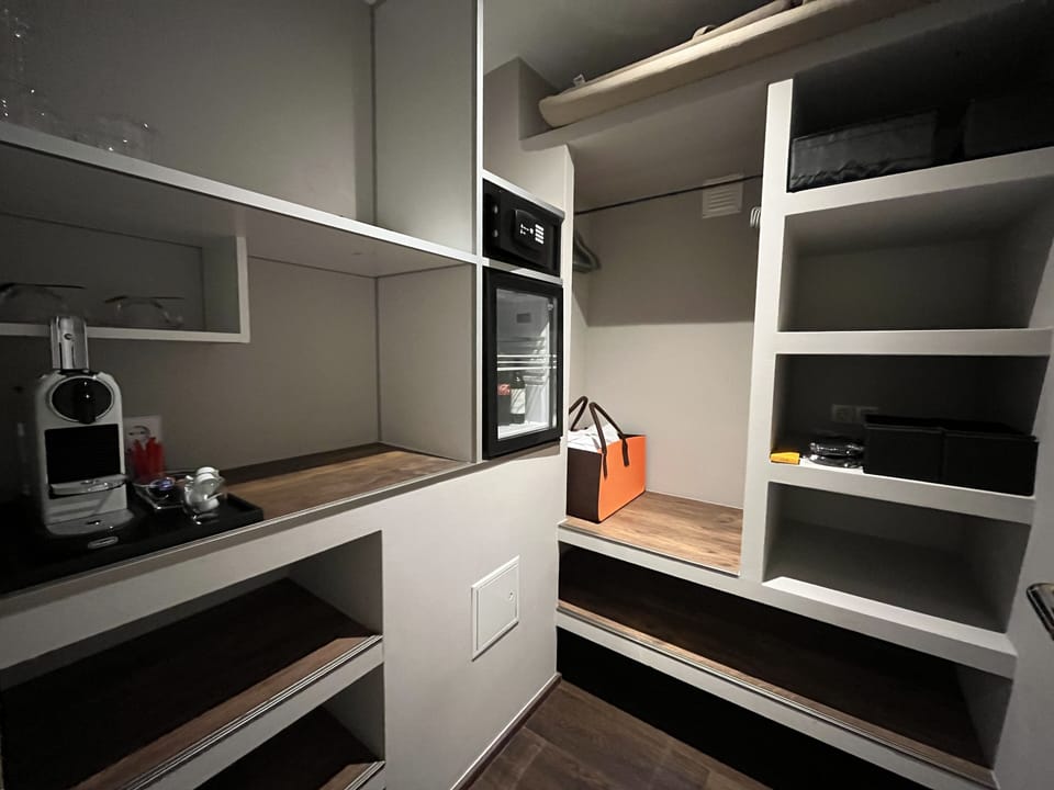 Parksuite 21 | Hypo-allergenic bedding, minibar, in-room safe, desk