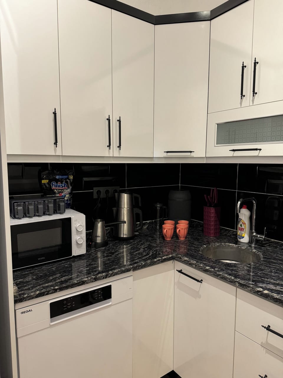 Luxury House, Pool View | WiFi (free), individually decorated, individually furnished, bed sheets