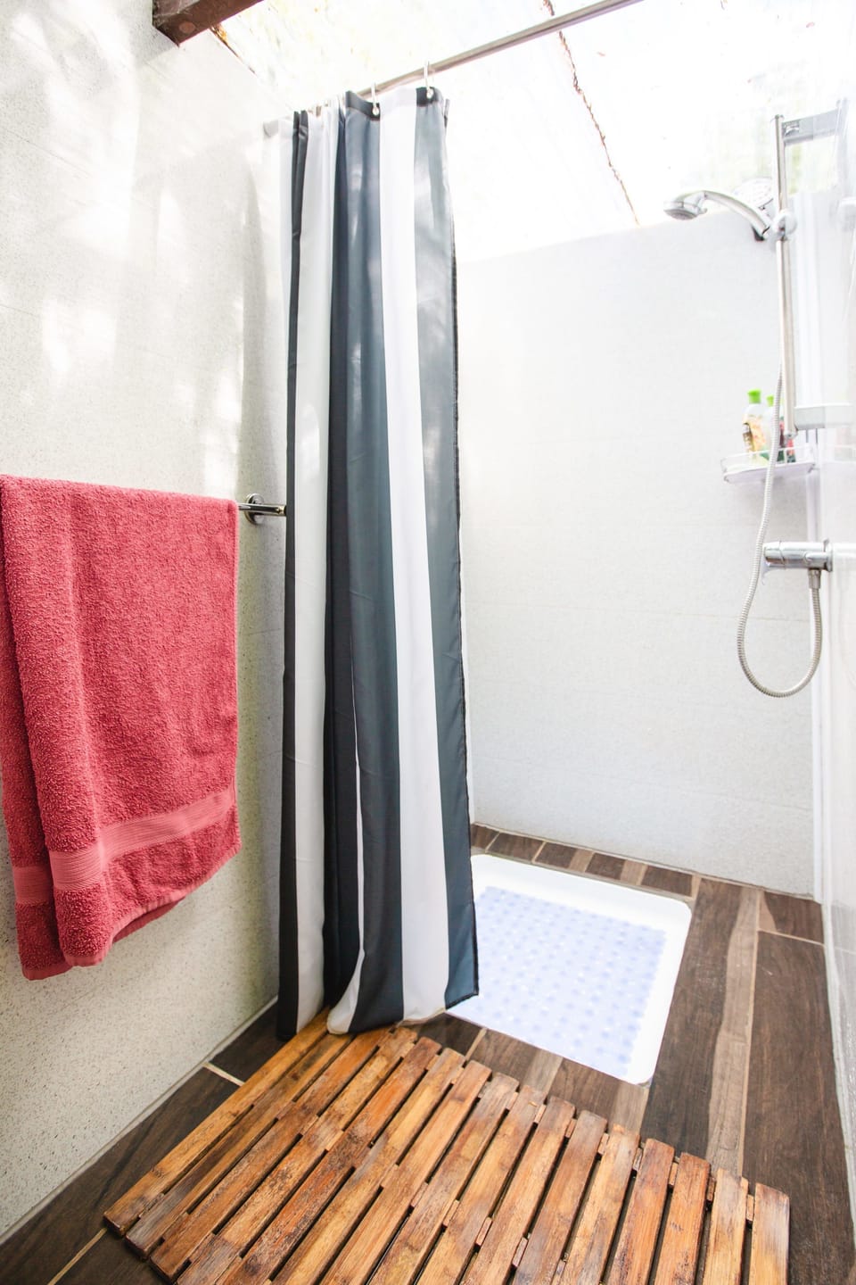 Shower, free toiletries, towels, soap