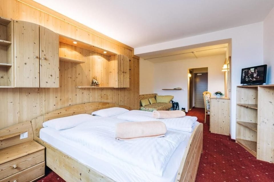 Basic Double Room, Balcony, Garden View | Desk, laptop workspace, free WiFi, bed sheets