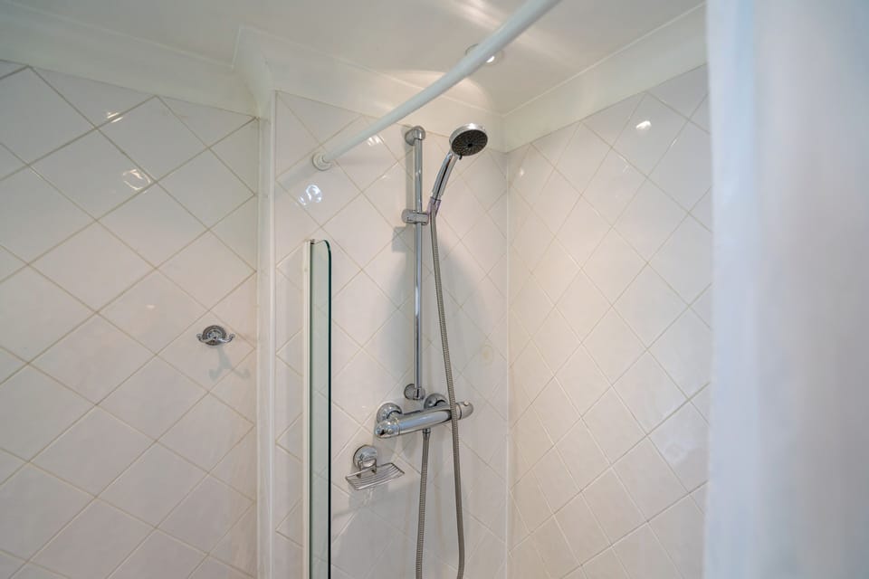 Double Room, Ensuite | Bathroom | Designer toiletries, hair dryer, towels, soap