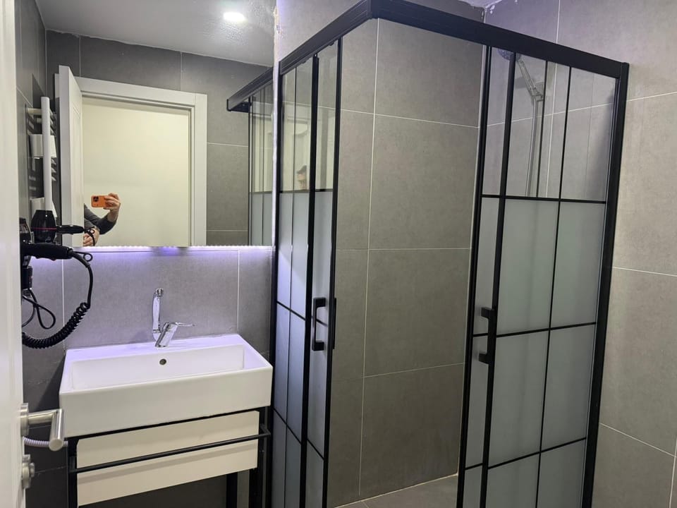 Family Room, Multiple Beds | Bathroom | Shower, hair dryer, slippers, towels
