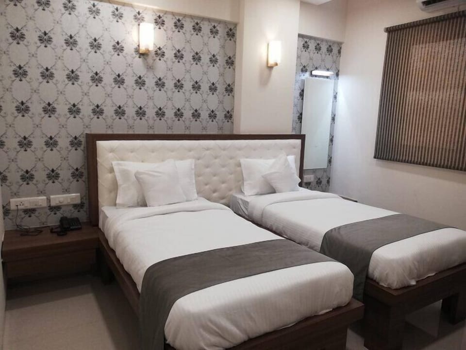 Executive Twin Room | Blackout drapes, iron/ironing board, free WiFi, bed sheets