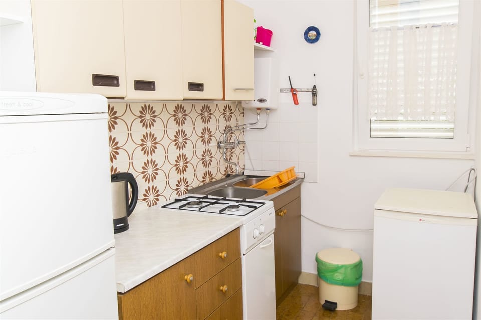 Private kitchen | Fridge, microwave, stovetop, espresso maker