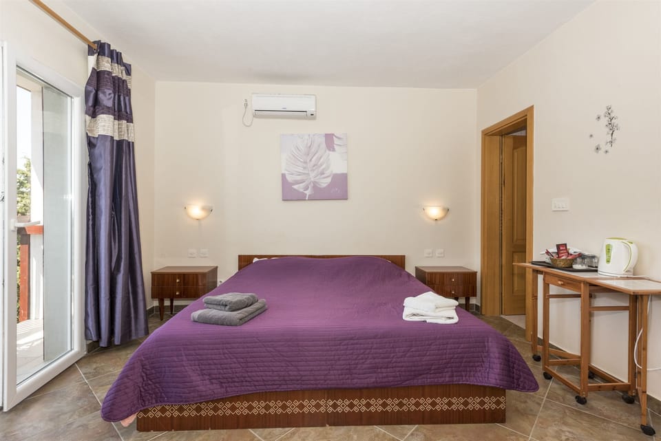 In-room safe, free WiFi