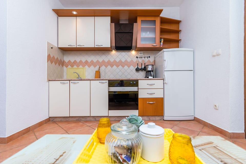 Apartment (A1) | Private kitchen | Stovetop
