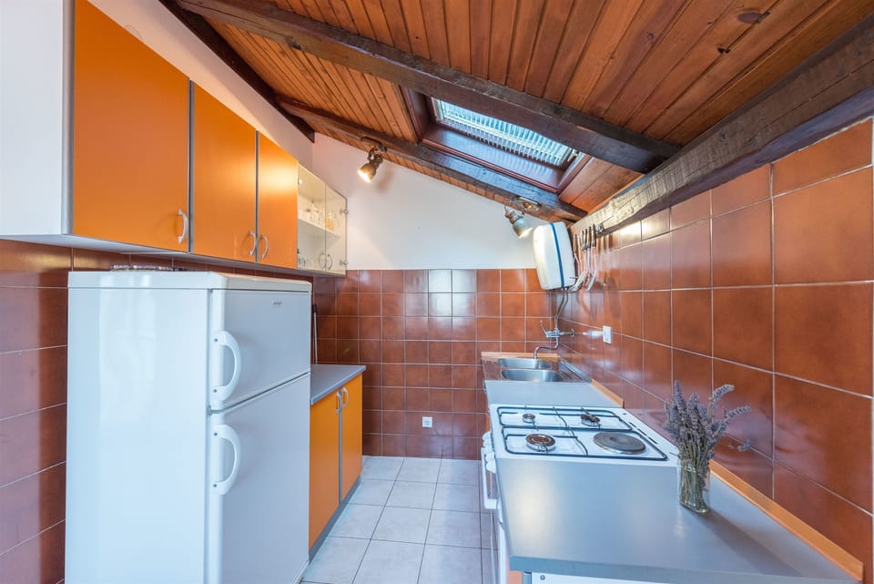 Private kitchen | Fridge, oven, stovetop, espresso maker