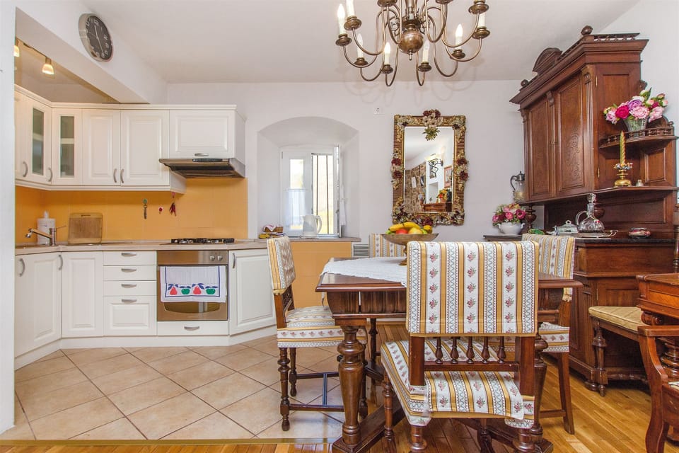 House | Private kitchen | Fridge, oven, stovetop, dishwasher