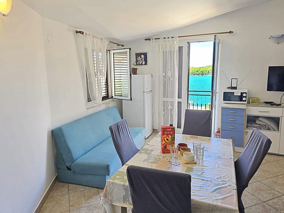 Apartment (A1) | Living room | TV