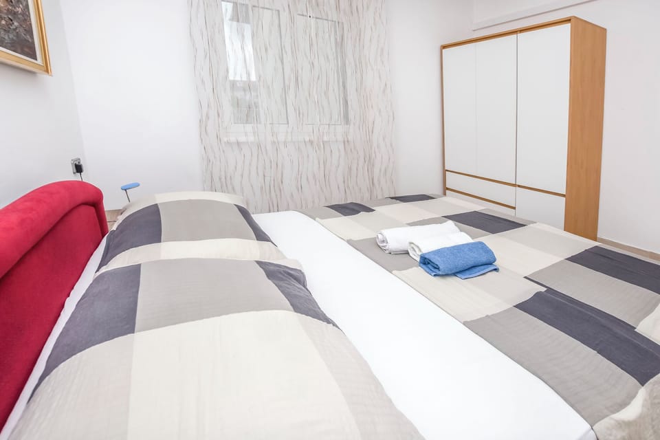 House | 4 bedrooms, WiFi (free)