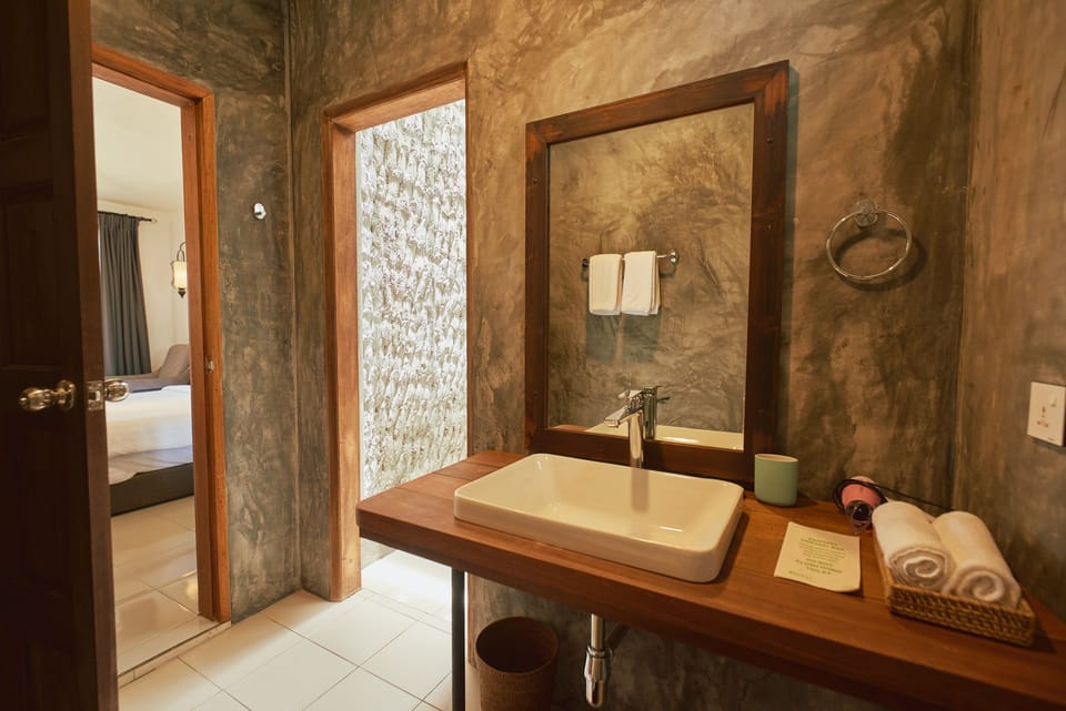 Sea View Deluxe Double Room | Bathroom sink