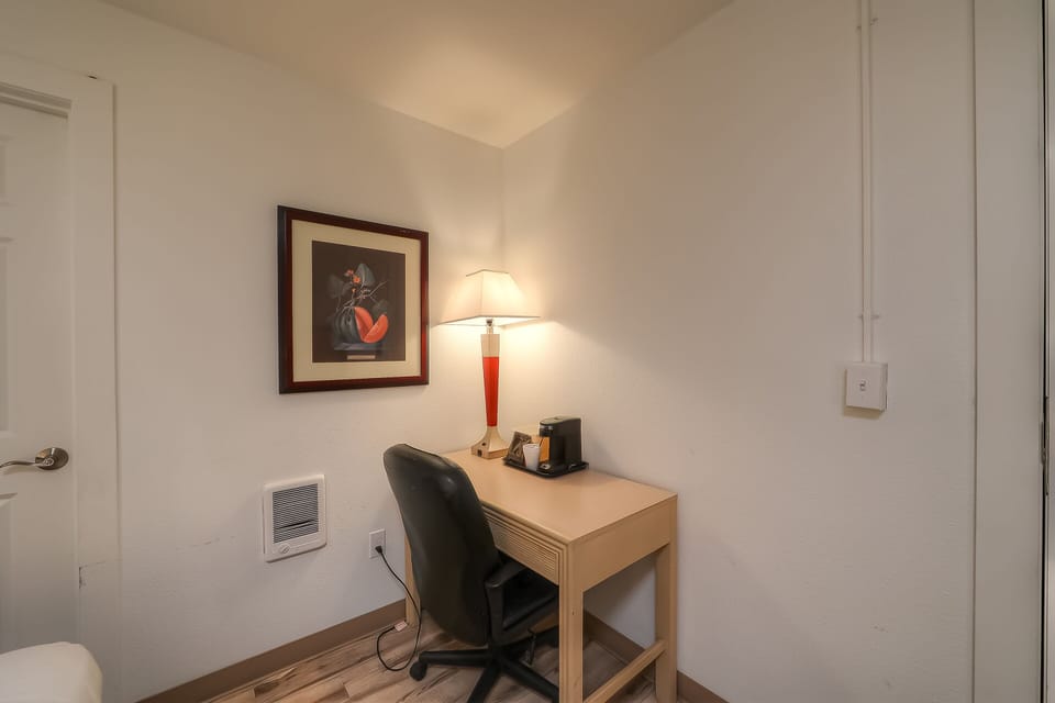 Room, 2 Double Beds | Room amenity