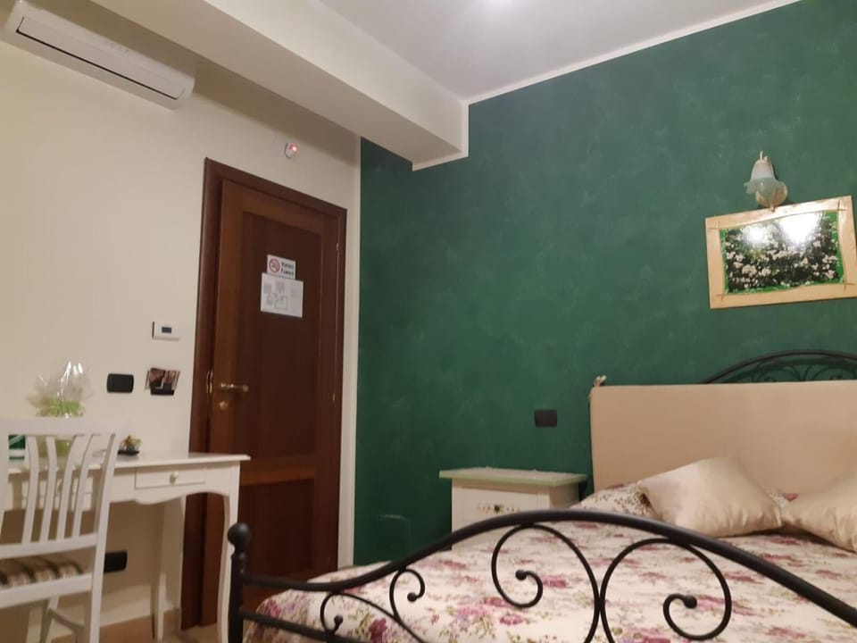 Minibar, desk, free cribs/infant beds, free WiFi