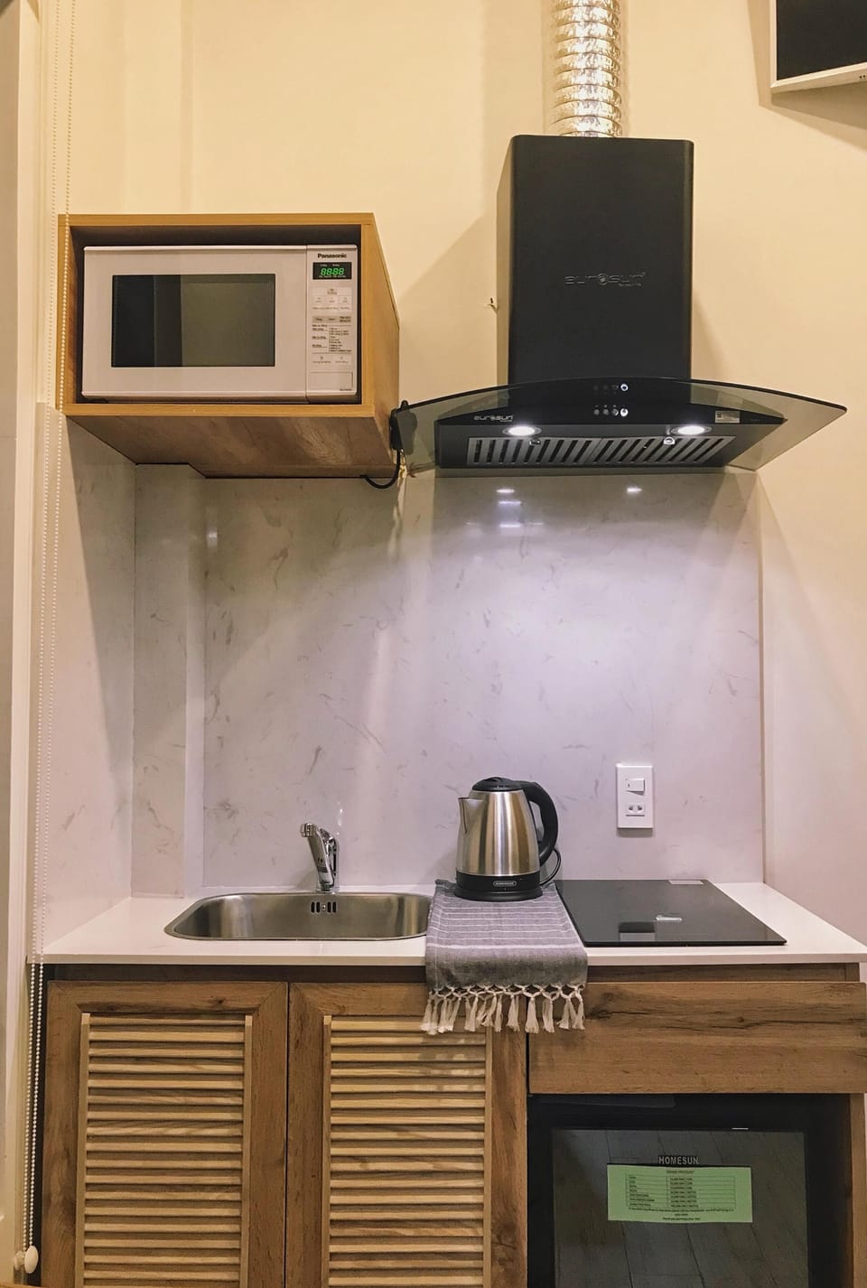 The Loft Studio | Private kitchenette | Fridge, microwave, electric kettle, cookware/dishes/utensils