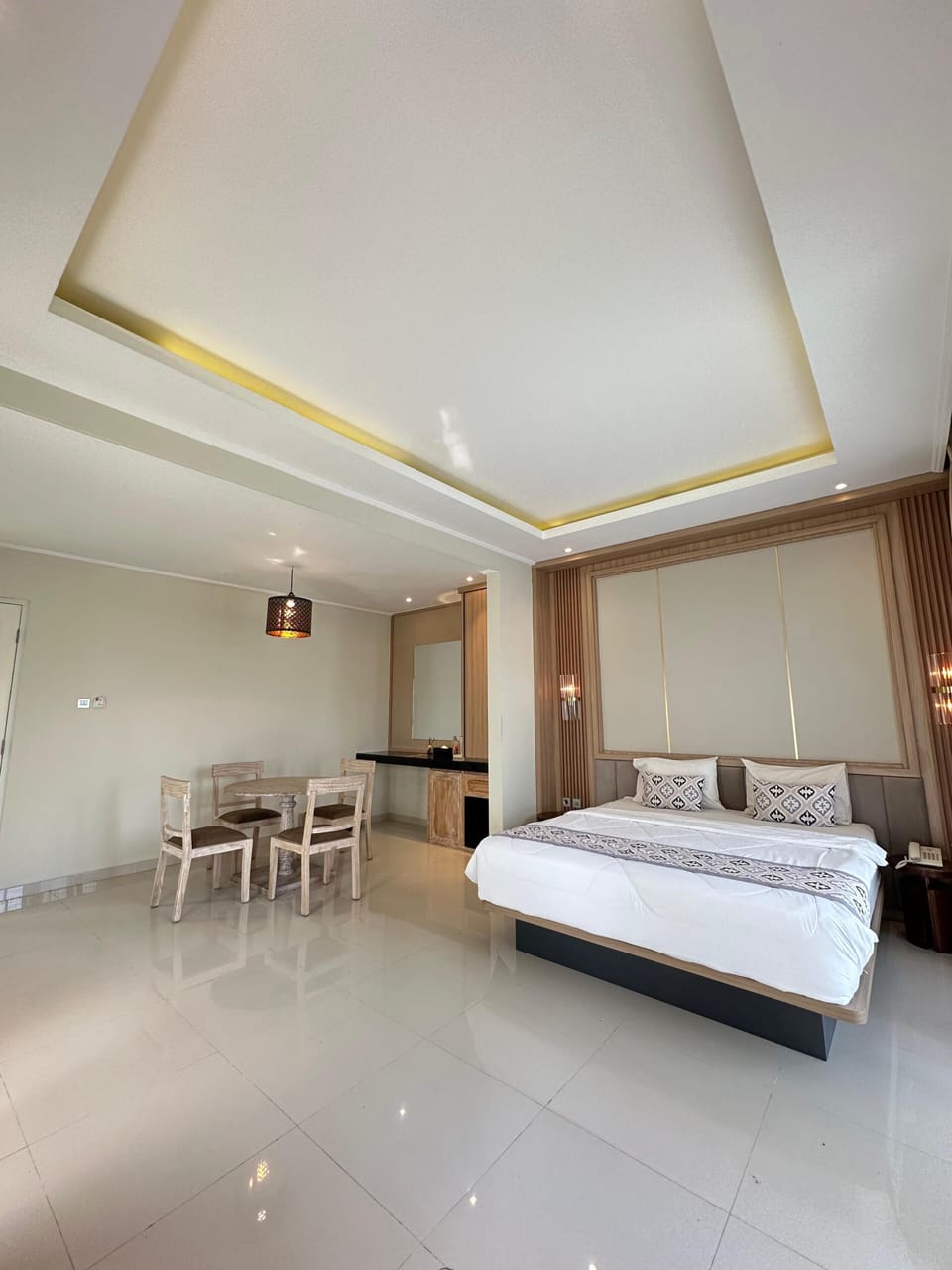 Deluxe Room | Desk, blackout drapes, free WiFi, bed sheets