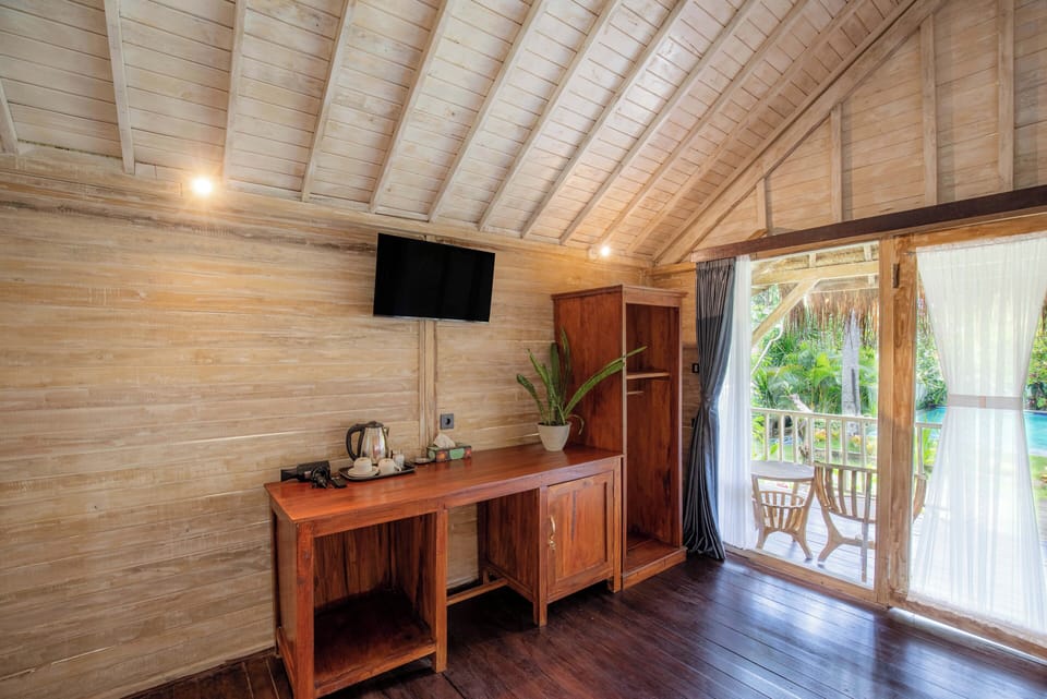Deluxe Room, Bathtub | Room amenity