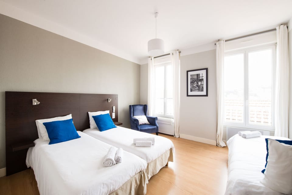Family Room | Desk, iron/ironing board, free WiFi, bed sheets