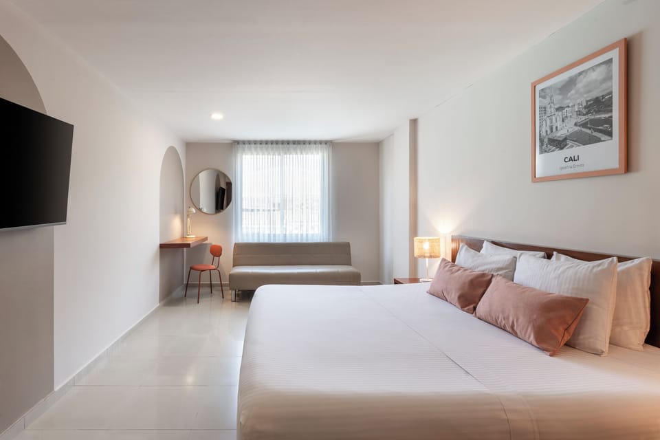 Superior Room, 1 King Bed | Minibar, in-room safe, desk, free WiFi