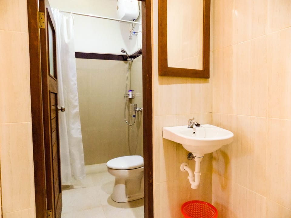 Deluxe Double Room | Bathroom shower
